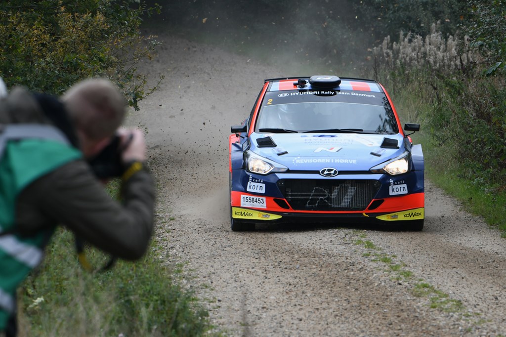 Efter endnu en snurretur i deres Hyundai i20 R5 handlede det for Simon Vallentin og Peter Egholm primært om at komme i mål - og på podiet!
(Foto: specialpress@gmail.com)